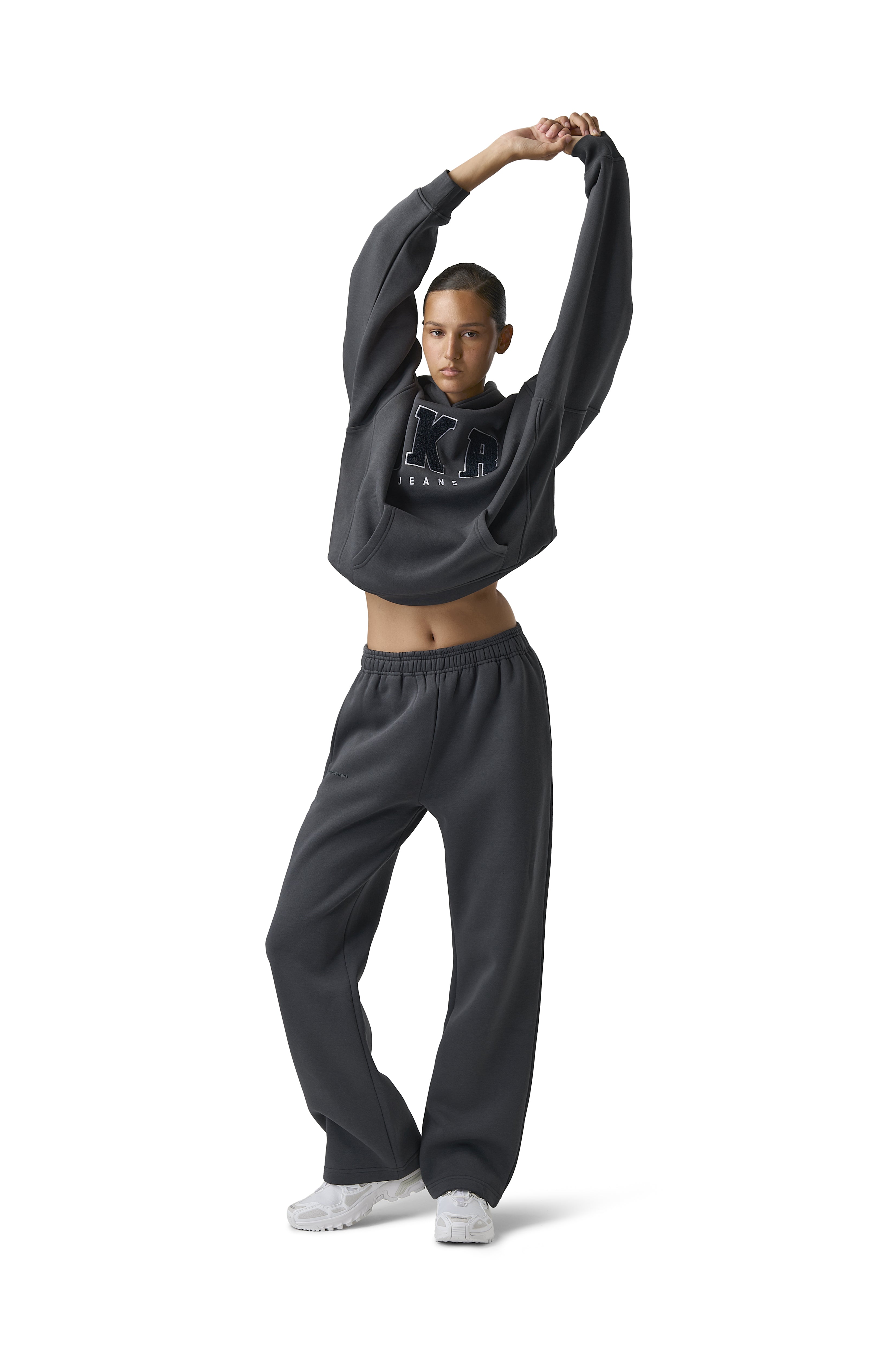 Model Scarlett is 5'8" and wears a size S.